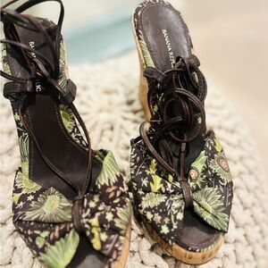 Banana Republic Women's Wedge Sandals - Black and Green Floral